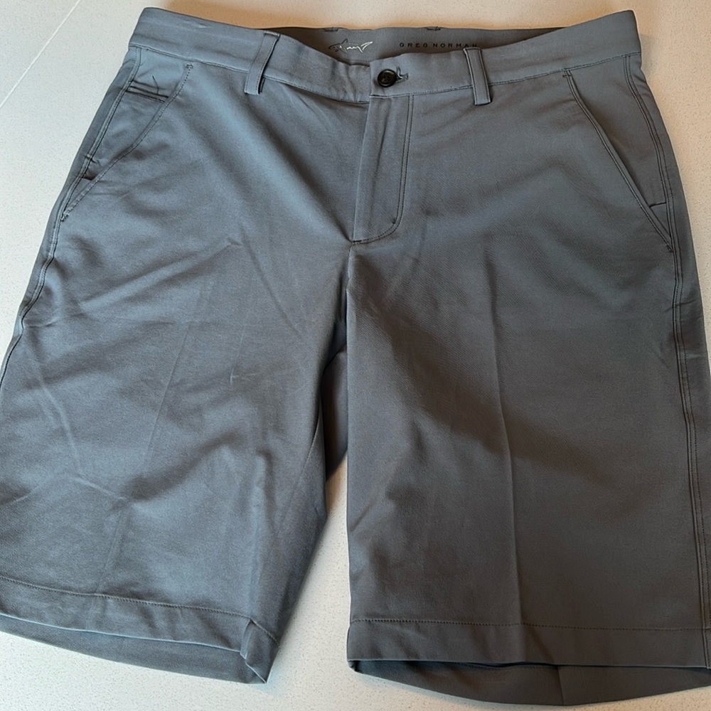 Men’s golf shorts